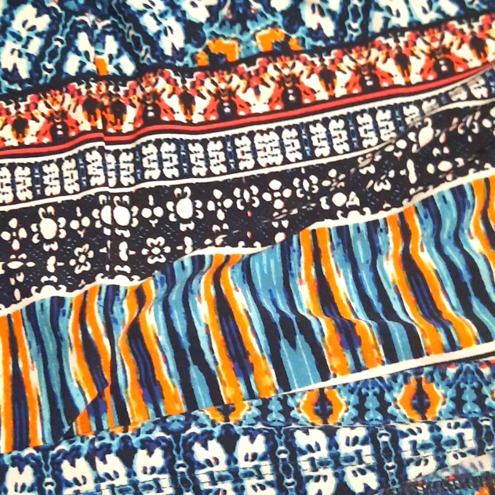 Cold Shoulder Geometric Print Dress - Picture 8 of 9